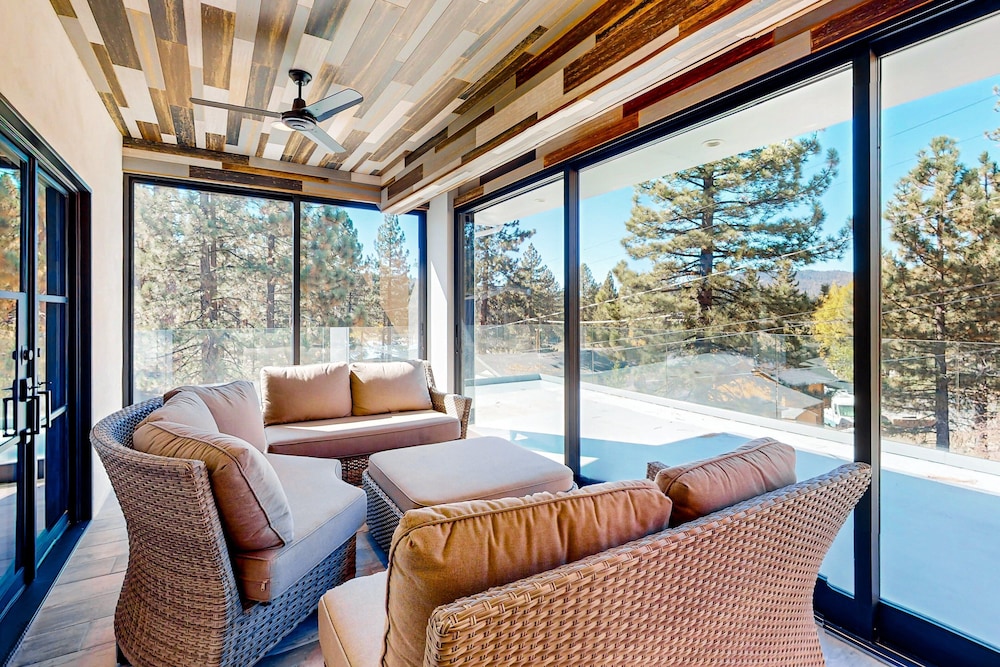 Hillside Hideaway - carbon neutral hotel in Big Bear Lake