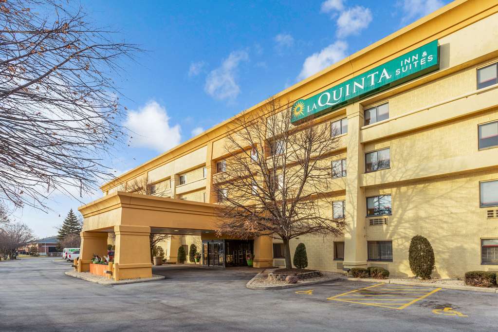 La Quinta Inn & Suites by Wyndham Chicago Tinley Park - photo 3