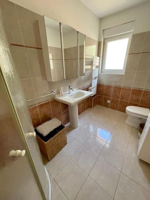 Port de Pornic. Vue Mer. Sea View. 4 Rooms. — 4-Star Luxury Hotel in Pornic, France