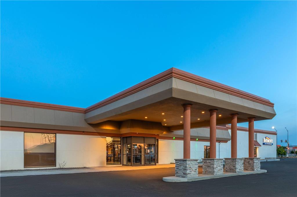 Baymont by Wyndham Jamestown Conference Center & Water Park - photo 2