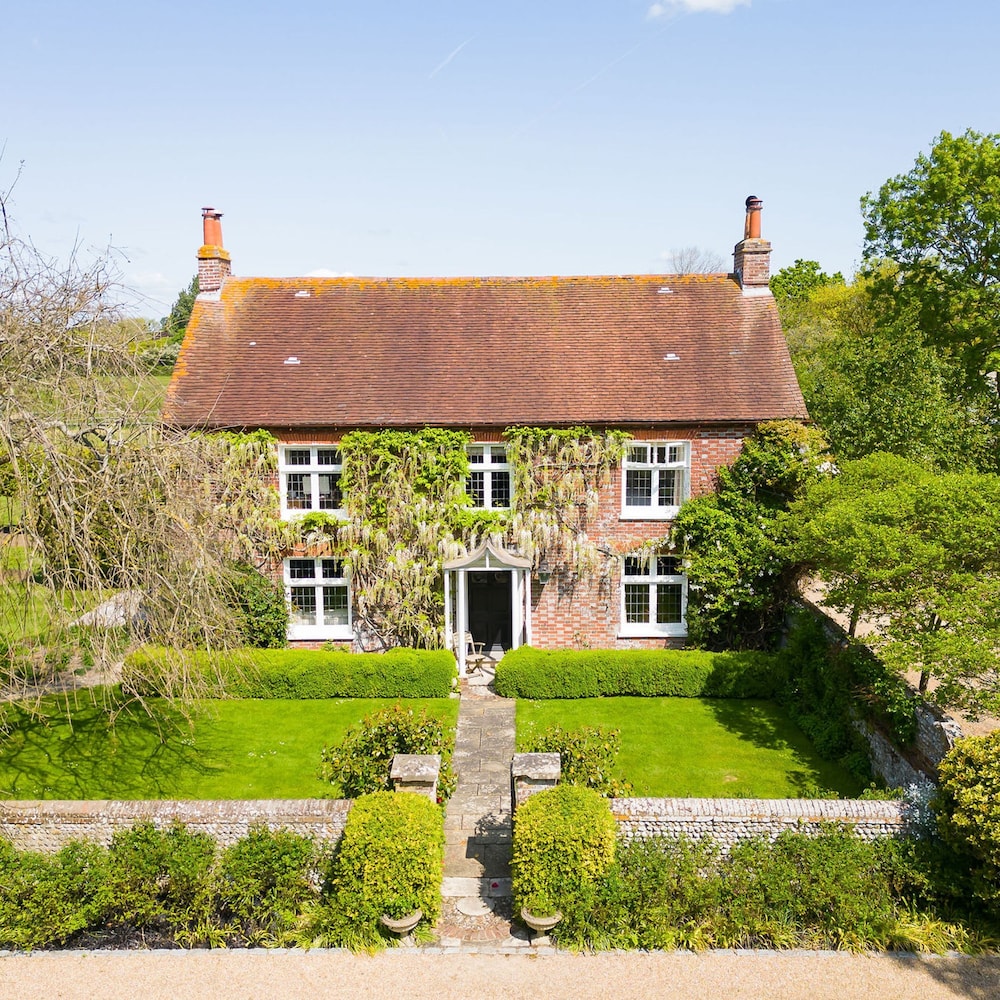 Impressive Country Estate Sleeps 17 in Chichester, United Kingdom
