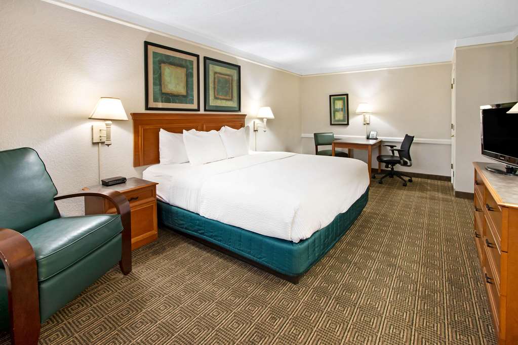 La Quinta Inn by Wyndham Albuquerque Airport - photo 30