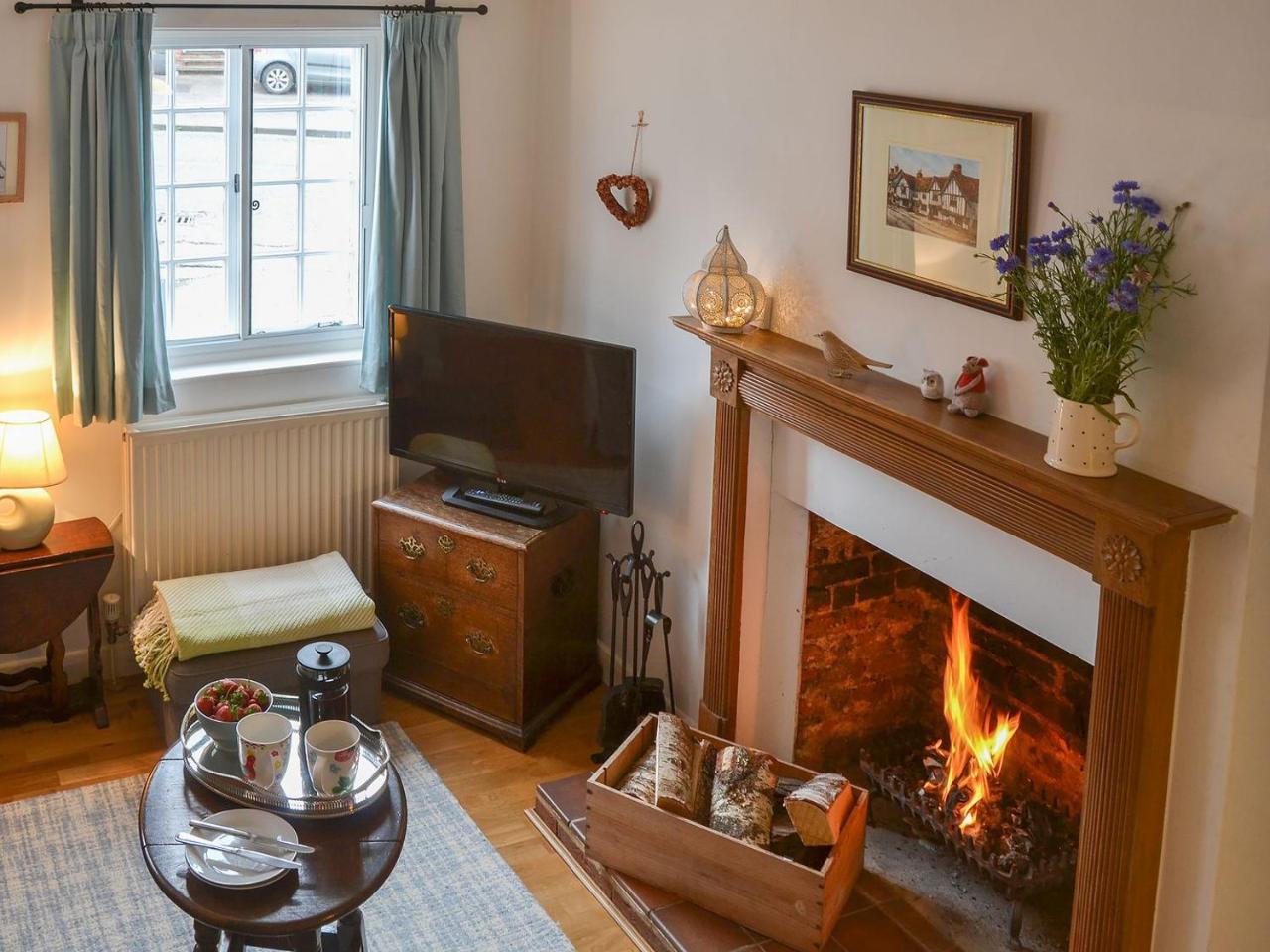 Lavenham Red Brick Cottage — 4-Star Luxury Hotel in Lavenham, United Kingdom