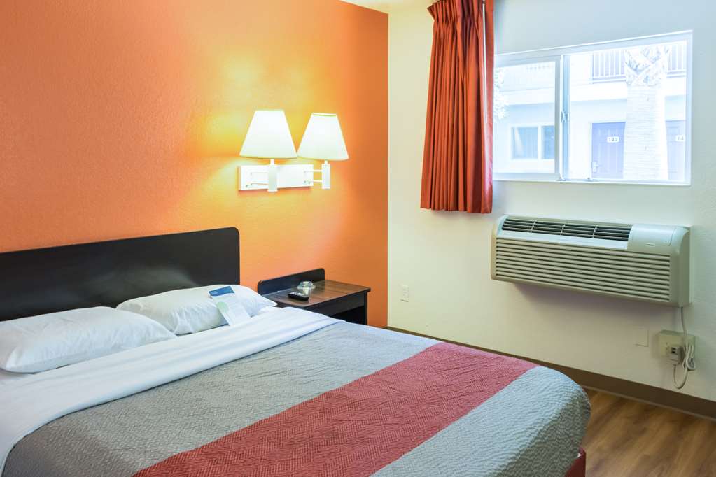 Motel 6 Bakersfield CA East - photo 13