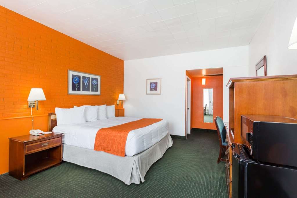 Howard Johnson Inn Daleville Roanoke - photo 8