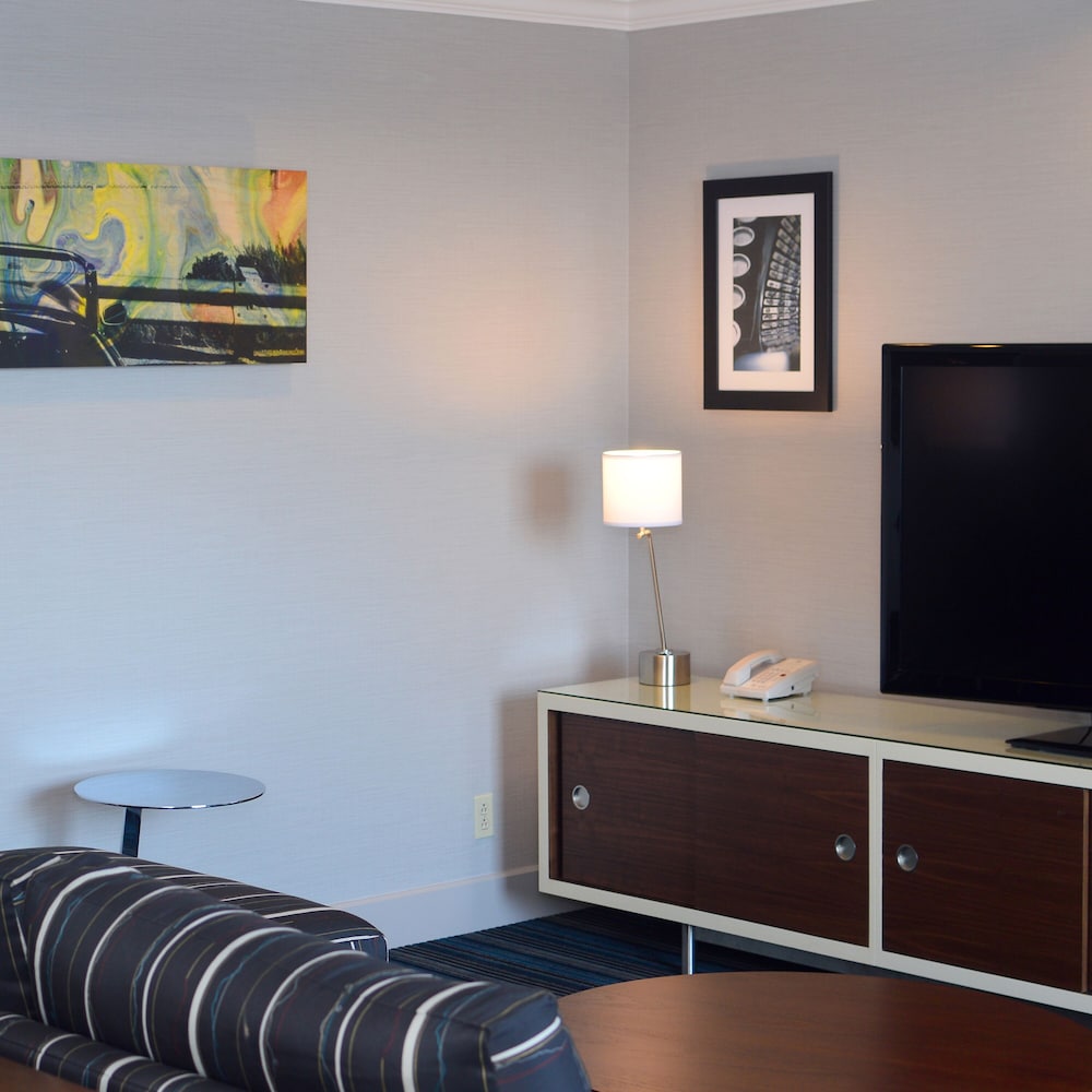 Doubletree by Hilton Newark Fremont - photo 36