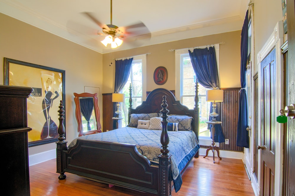 The Mardi Gras House - photo 22