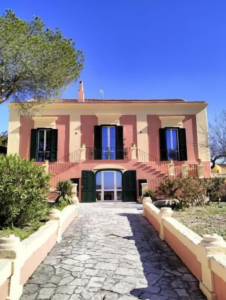 Villa Sine Tempore Fumarola — 4-Star Luxury Hotel in Matera, Italy