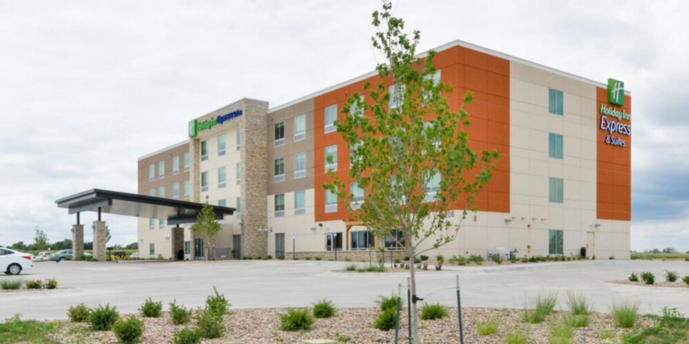 Holiday Inn Express Alliance by IHG - carbon neutral hotel in Alliance