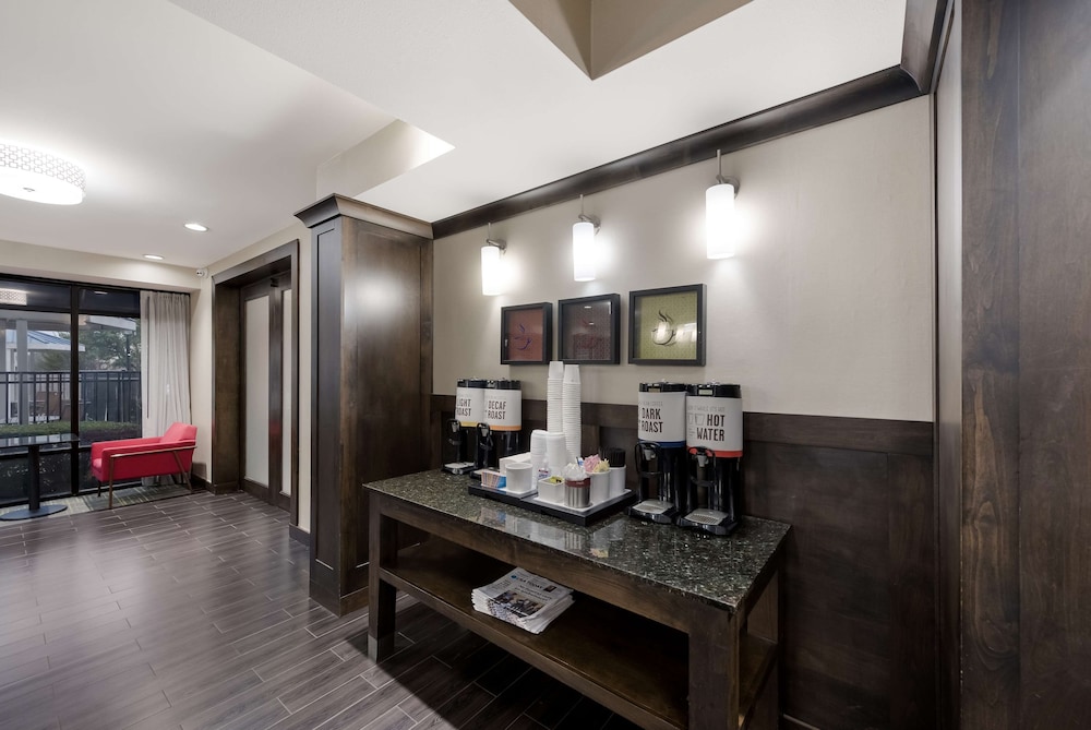 Hampton Inn Marshall - photo 29