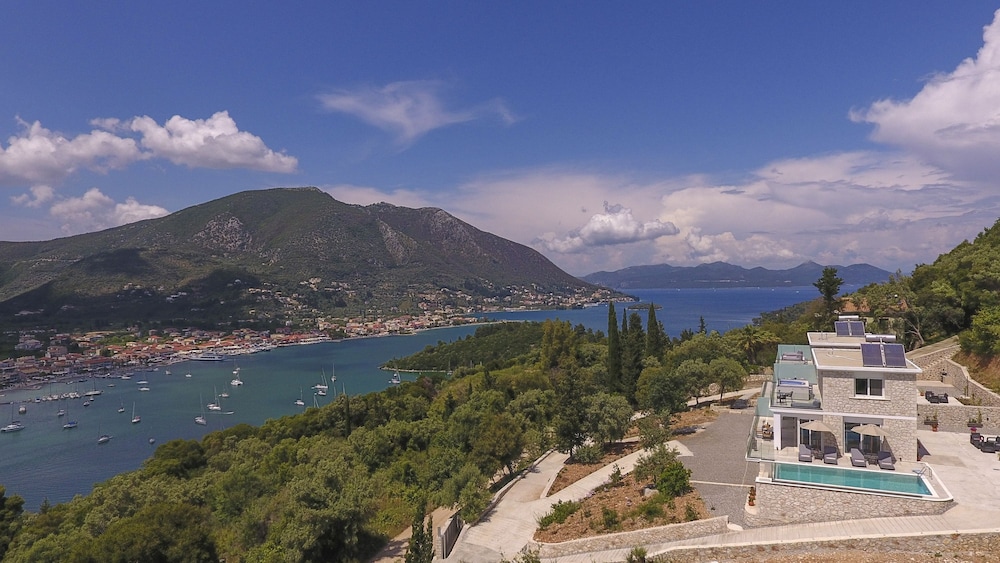 Majestic Villas — 4-Star Luxury Hotel in Lefkada, Greece