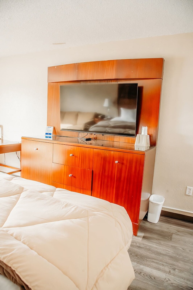 Country Garden & Suites - photo 14