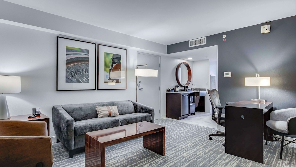 Embassy Suites Louisville East - photo 52