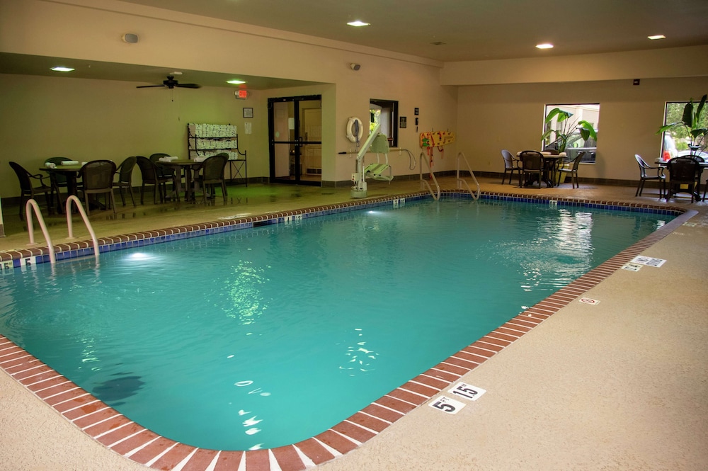 Hampton Inn St. Louis Chesterfield - photo 17