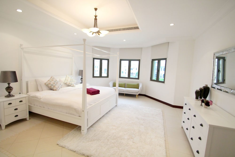 Kennedy Towers Frond P Villa — 4-Star Luxury Hotel in Dubai, United Arab Emirates