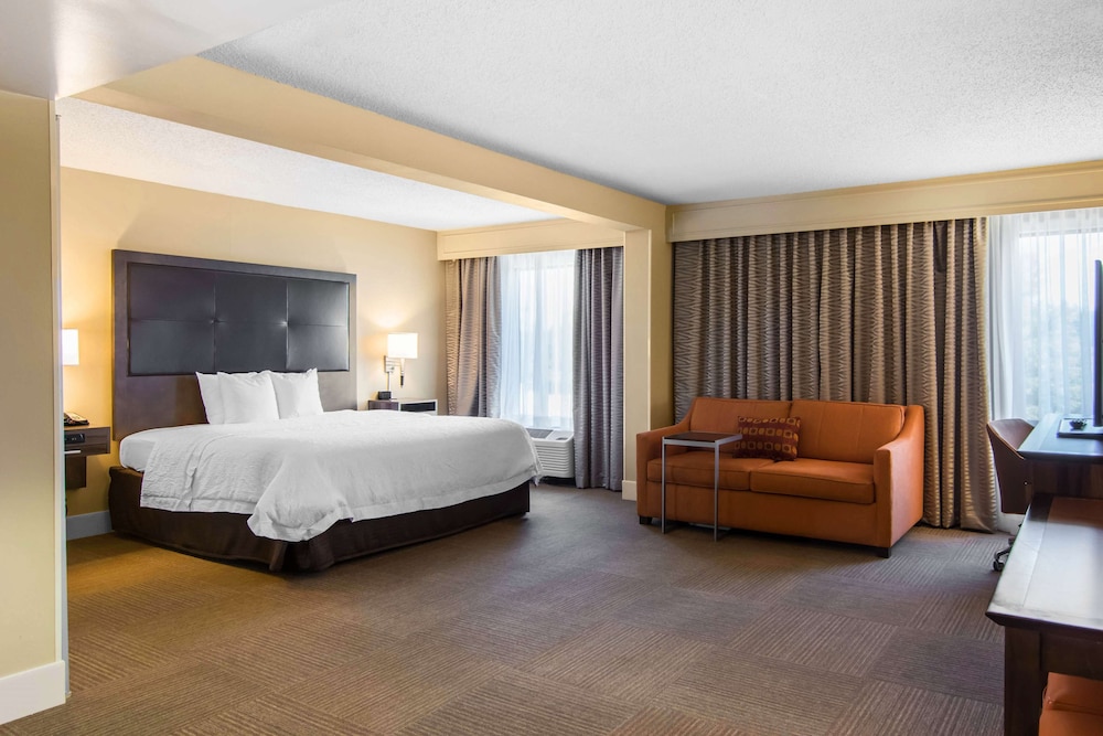 Hampton Inn South Hill - photo 23