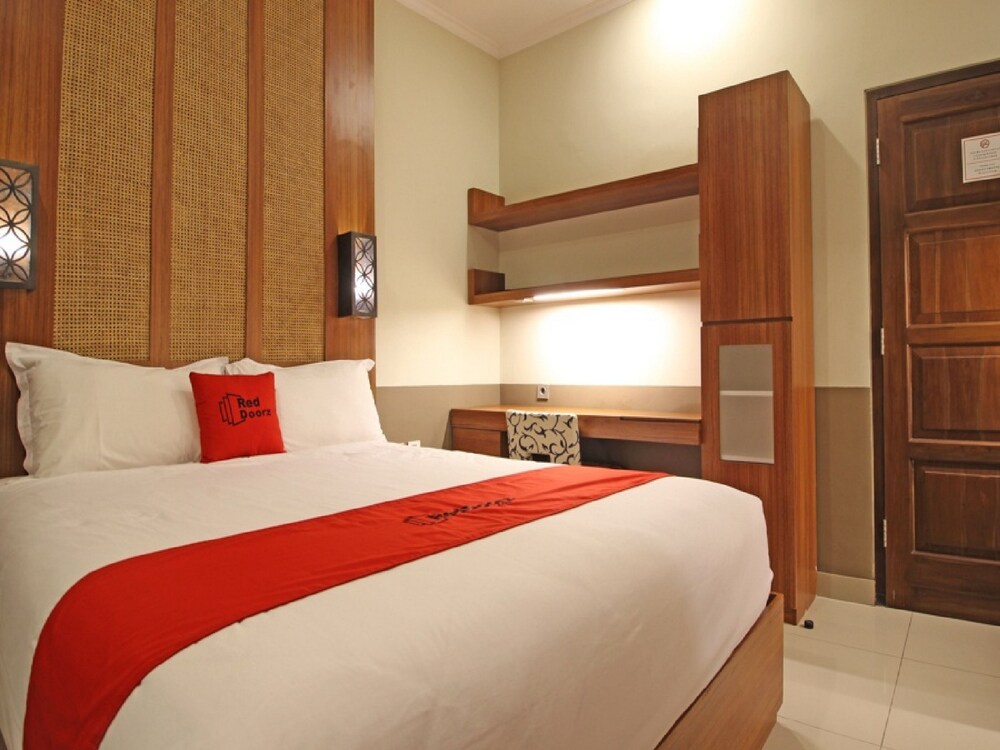 RedDoorz Plus near Hartono Mall 2 in Depok, Indonesia