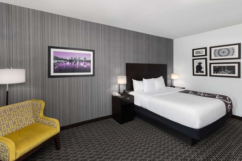 La Quinta Inn & Suites by Wyndham Austin Cedar Park - photo 20