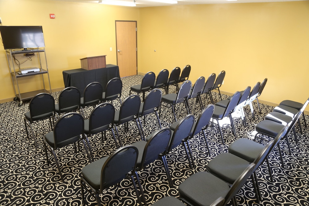 Quality Inn & Suites Watertown near Prairie Lakes Ice Arena - photo 63