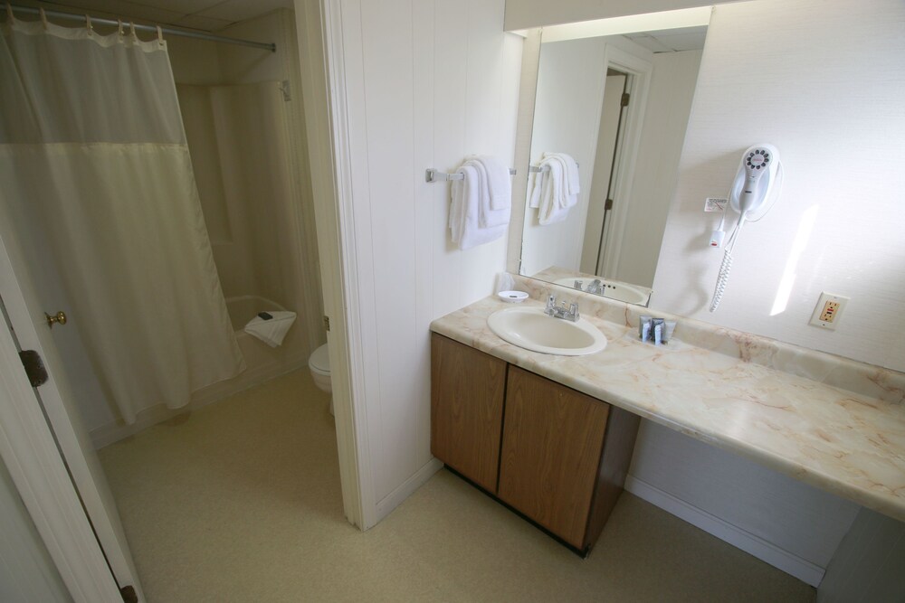 Bluebird Ocean Point Inn - photo 52