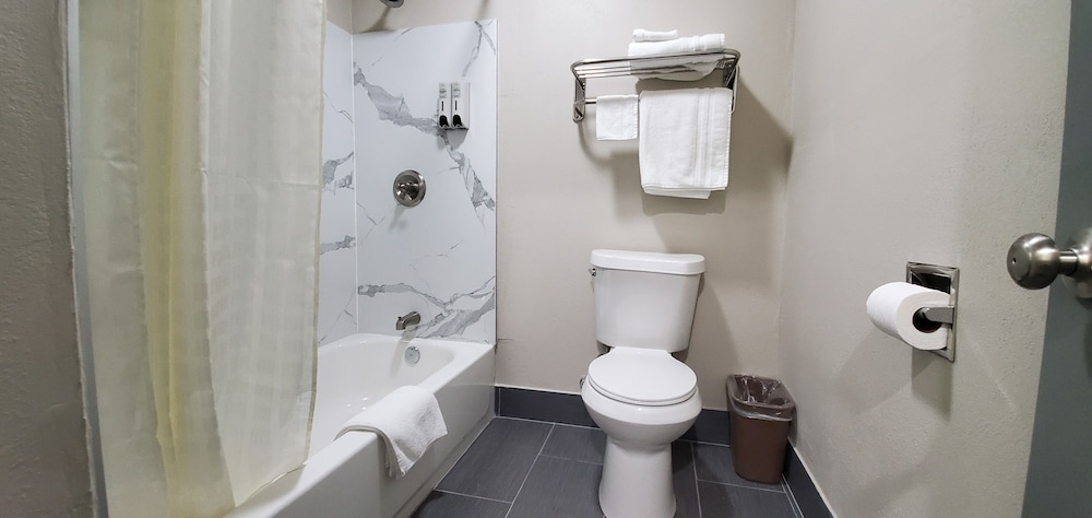 Crescent Park Motel & Suites - photo 16