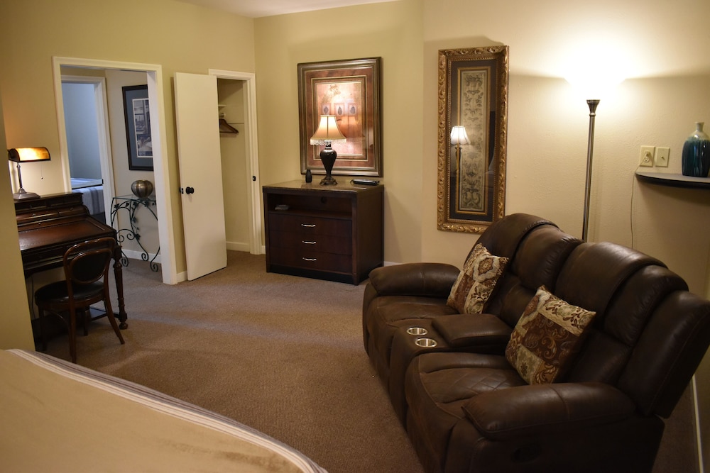 Silver Horseshoe Inn - photo 40