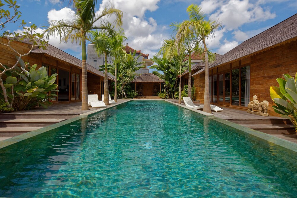 Cendana Villas 4Bedroom Private Pool — 4-Star Luxury Hotel in Kerobokan, Indonesia