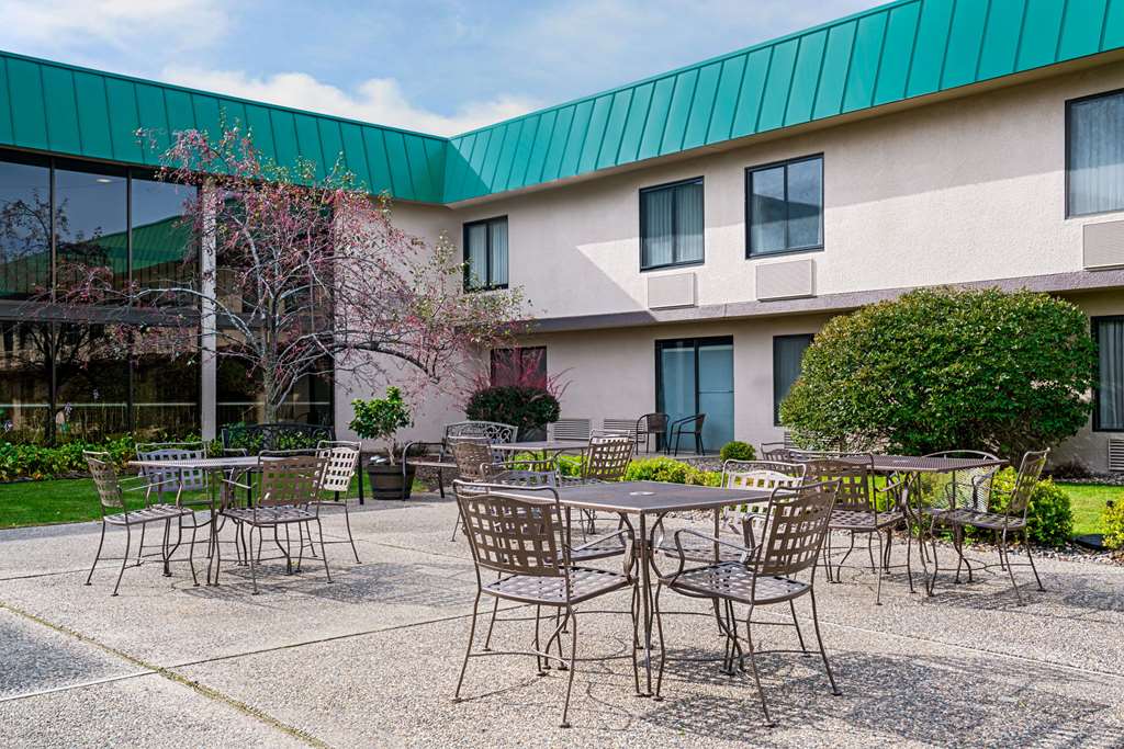 Ramada Hotel & Conference Center by Wyndham Plymouth - photo 2