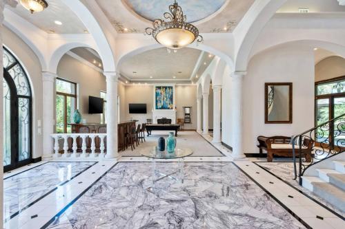 8br Phoenician Mansion W Hot Tub Pool Heat Avail — Phoenix