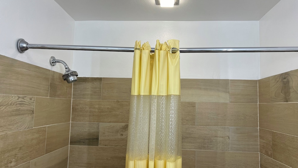 Relax Inn Altoona - photo 70