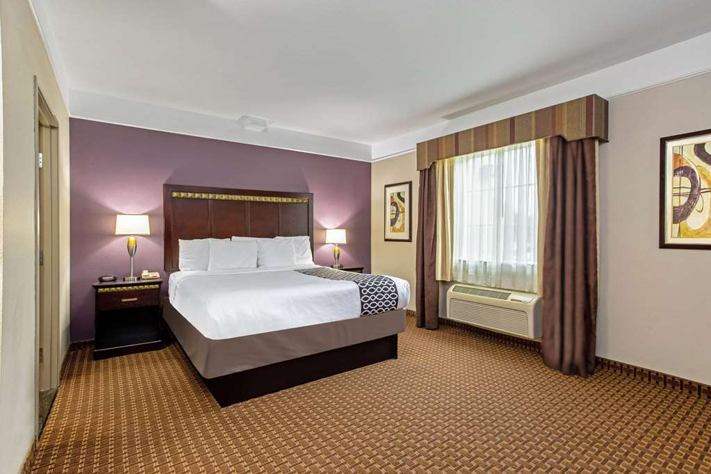 La Quinta Inn & Suites by Wyndham Cleburne - photo 23