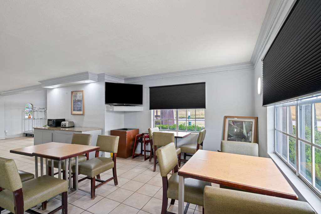 La Quinta Inn by Wyndham Corpus Christi North - photo 108