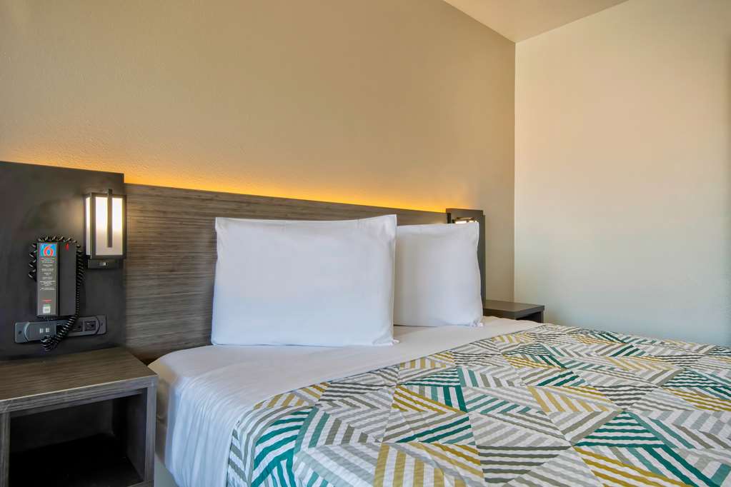 Motel 6 Albuquerque NM Carlisle - photo 5