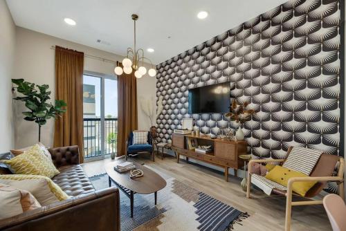 Johnny Cash on Main 1 mile to DTNash LUX — 4-Star Luxury Hotel in Nashville, United States