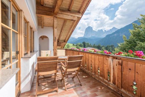 Apt Lara Ruveda — 4-Star Luxury Hotel in Ortisei, Italy