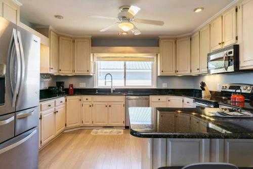 Lay Z Days by Oak Island Accommodations - photo 10