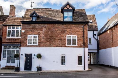 Little George Henley in Arden Luxury Apartment with Private Parking — 4-Star Luxury Hotel in Henley In Arden, United Kingdom