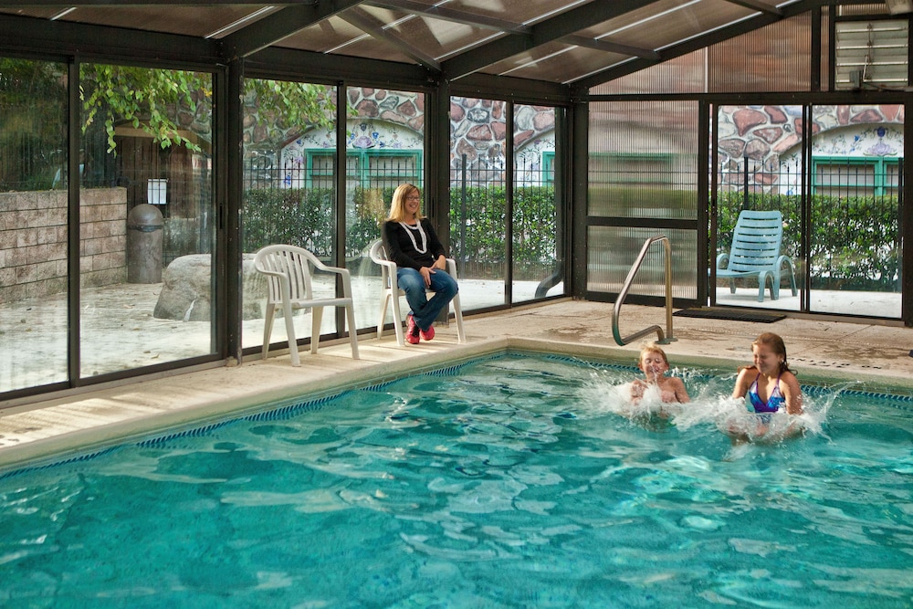 Helendorf River Inn Suites & Conference Center - photo 13