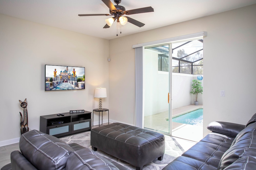 Family Friendly Four Bd w Pool at Storey Lake Resort 5035 - photo 4