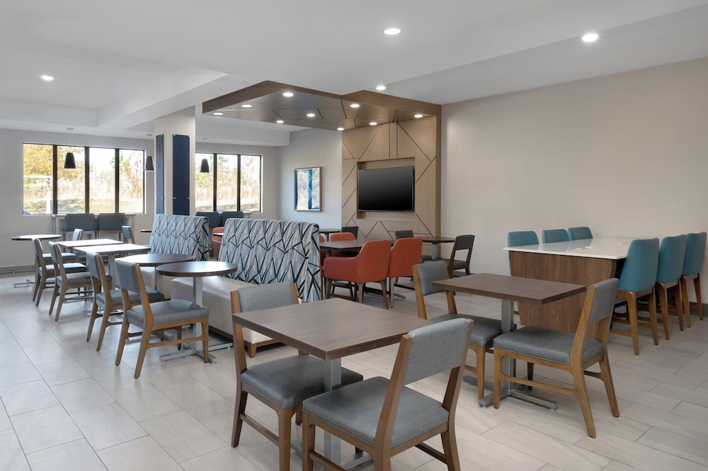 Holiday Inn Express Hotel & Suites Prattville South by IHG - photo 41
