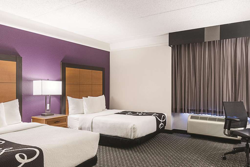 La Quinta Inn & Suites by Wyndham Ontario Airport - photo 40