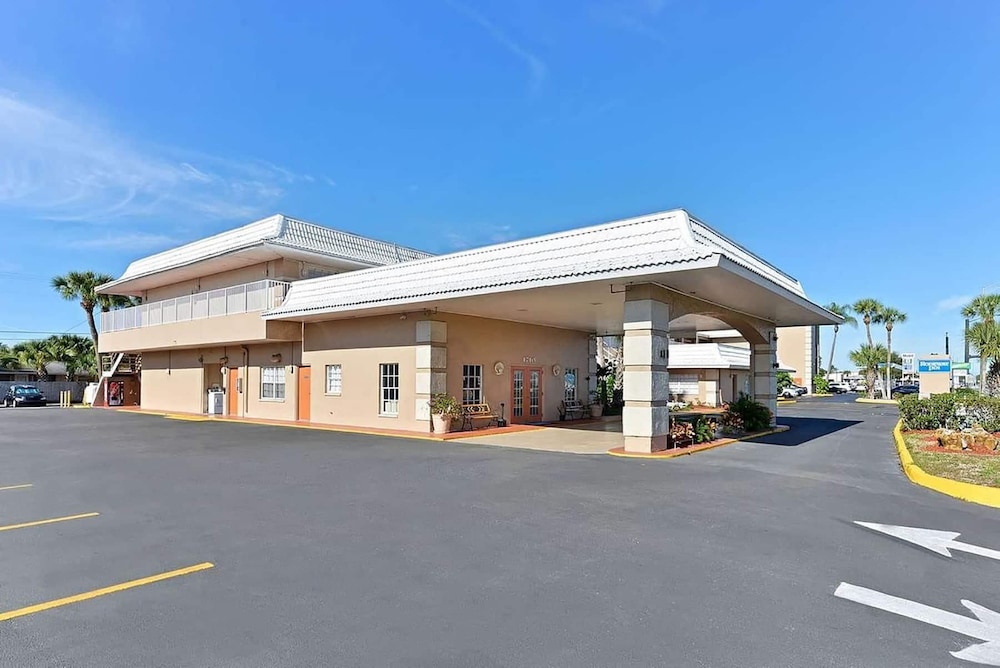 Travelodge by Wyndham Venice in Venice, United States