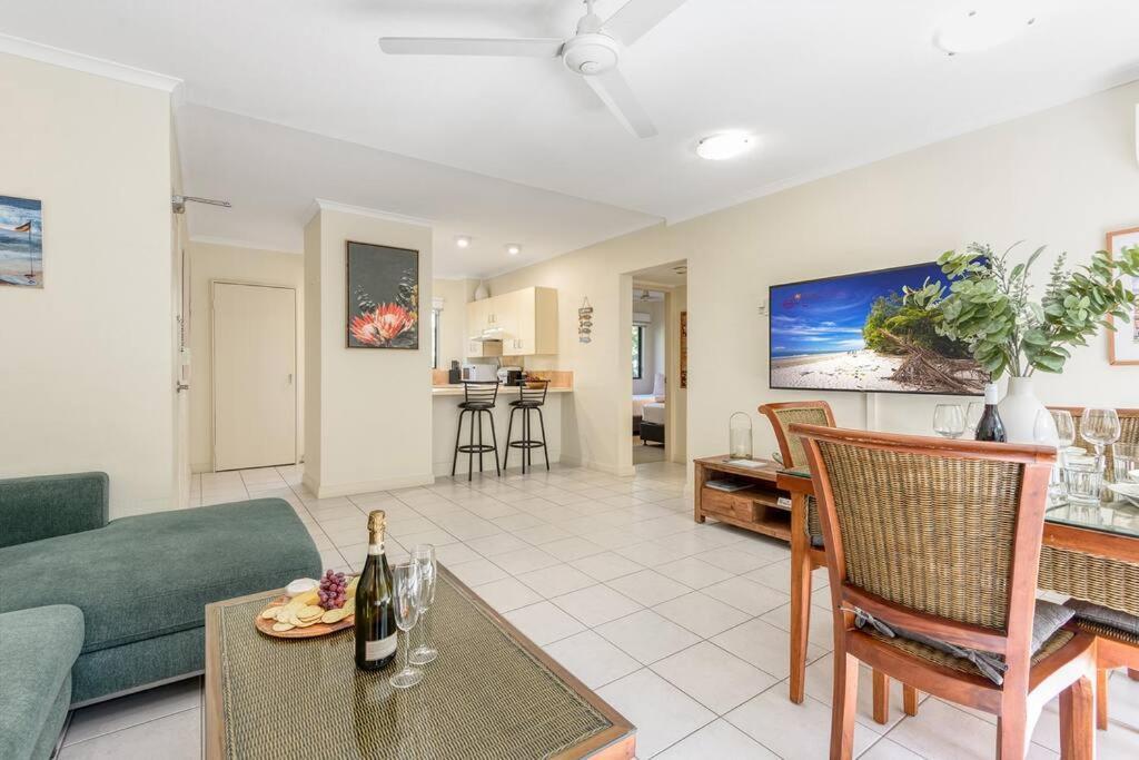 8 Tropical Reef Right in town & near the beach — 4-Star Luxury Hotel in Port Douglas, Australia