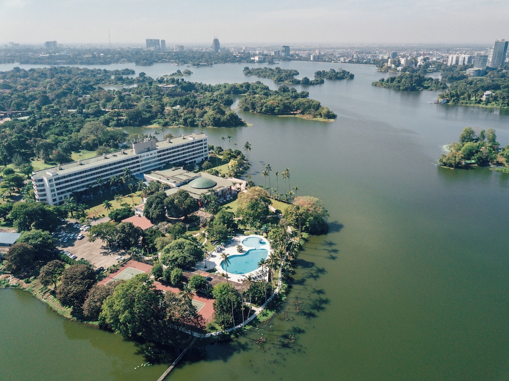 Inya Lake Hotel — Yangon — photo 2