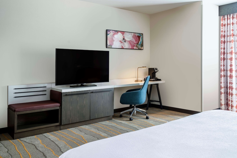 Hilton Garden Inn Pomona Chino - photo 18