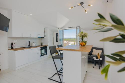 Apartment Redibo — 4-Star Luxury Hotel in Privlaka, Croatia