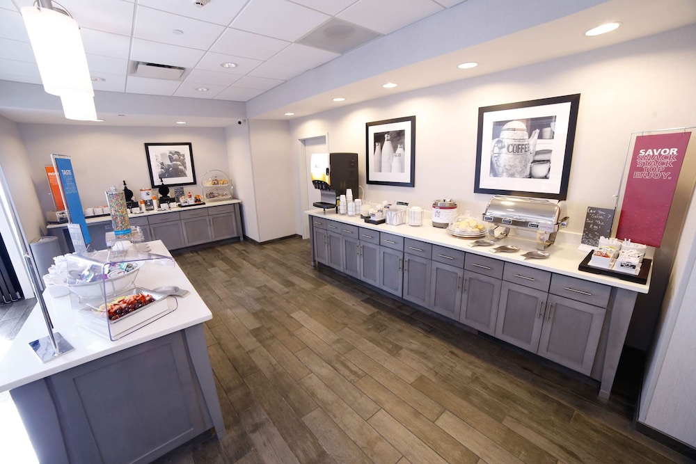 Hampton Inn & Suites Forest City - photo 28