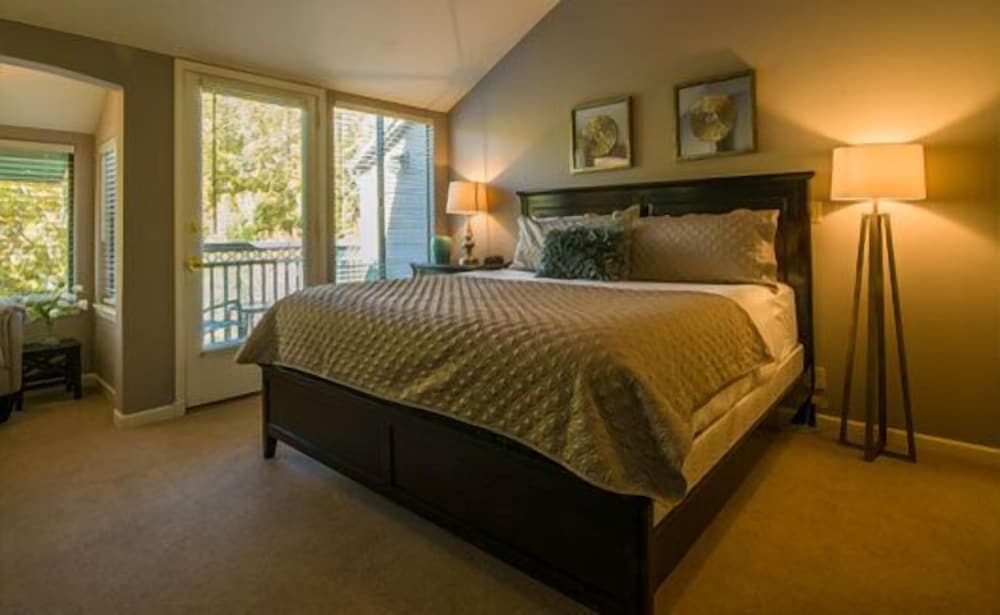 The Inn Above Oak Creek - photo 8