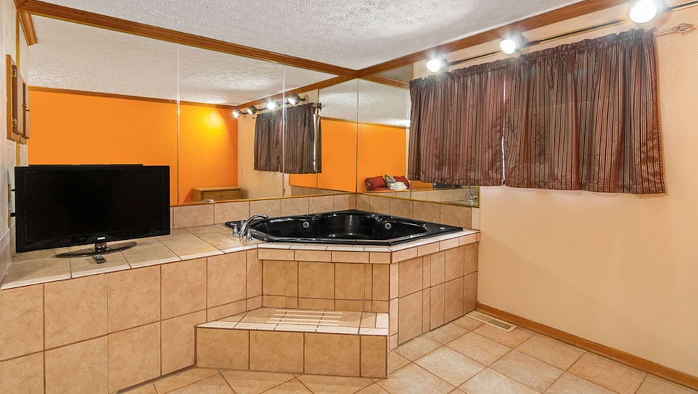Magnuson Hotel Extended Stay Canton Ohio - photo 26