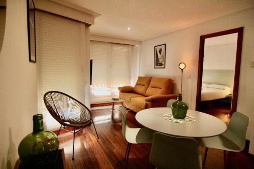 1e.Tranquilo Y Soleado En la Plaza de las Mercedes in Ourense, Spain